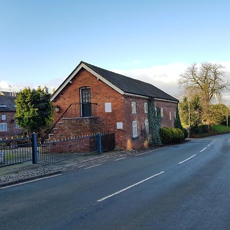Hanmer Arms Exterior photo