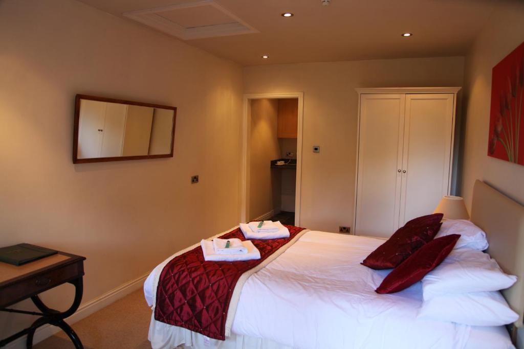 Hanmer Arms Room photo