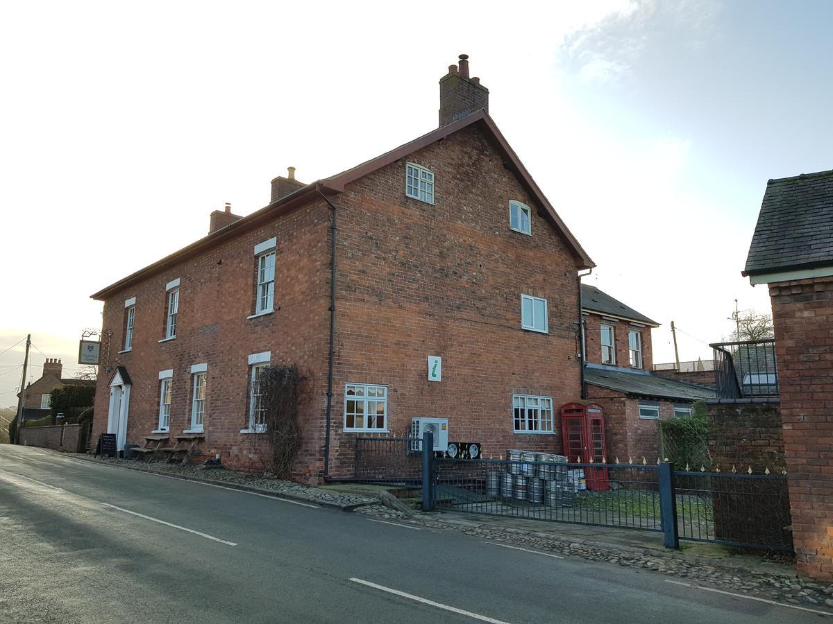 Hanmer Arms Exterior photo